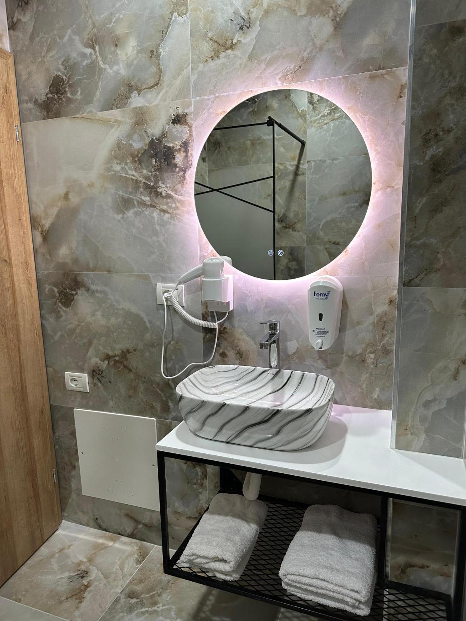 Hotel Arberia Тирана Экстерьер фото