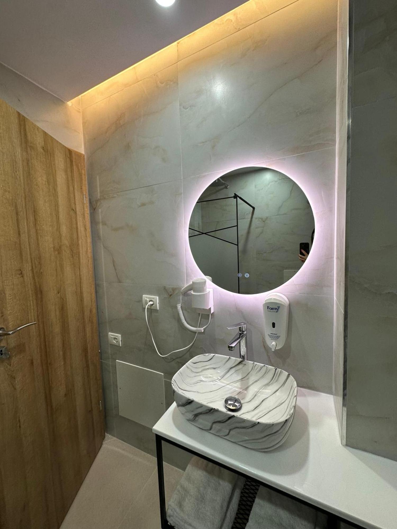 Hotel Arberia Тирана Экстерьер фото