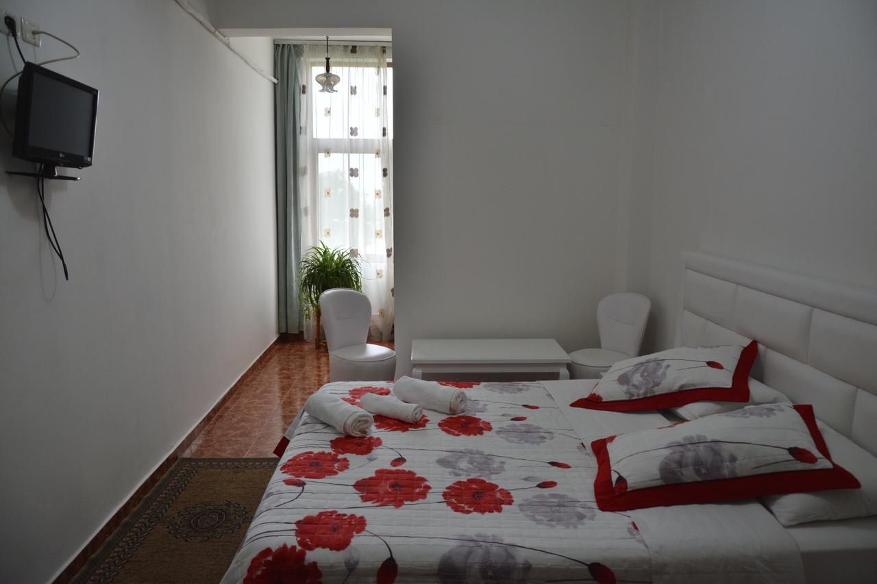 Hotel Arberia Тирана Экстерьер фото