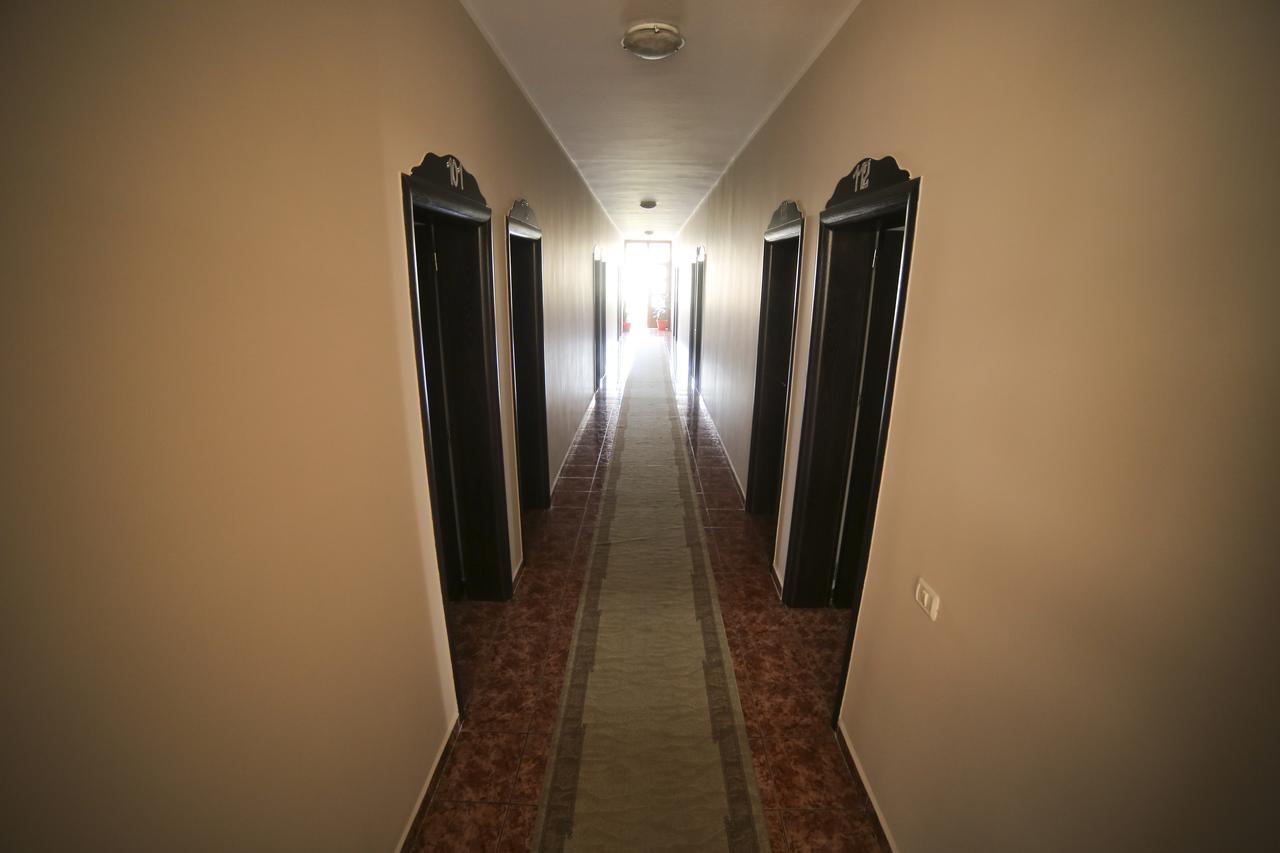 Hotel Arberia Тирана Экстерьер фото