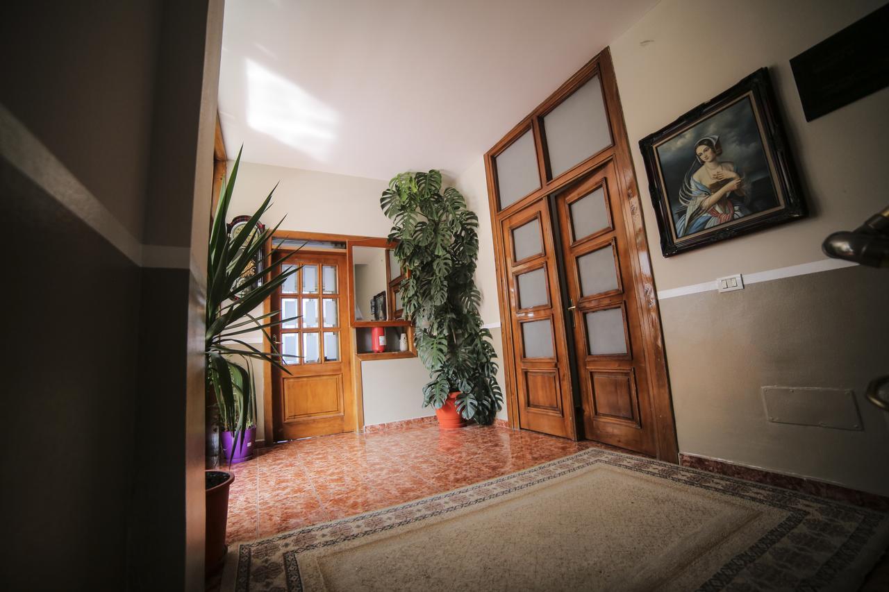 Hotel Arberia Тирана Экстерьер фото
