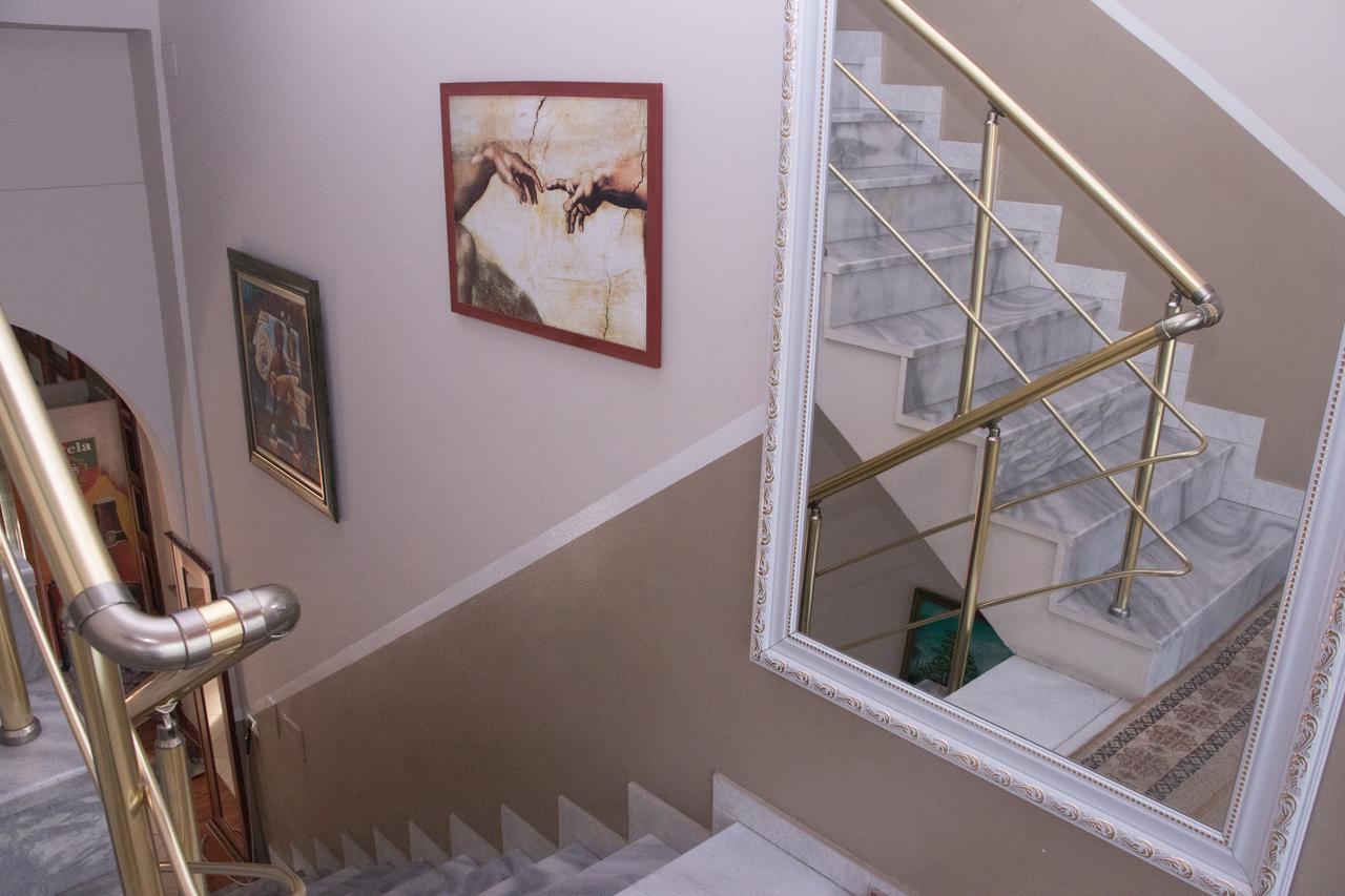Hotel Arberia Тирана Экстерьер фото